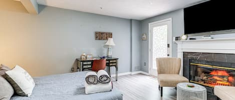 North Beach Vacation Rental | 1BR | 1BA | 500 Sq Ft | 3 Steps to Enter