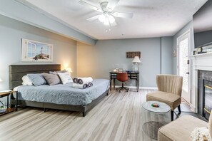 Bedroom | Queen Bed | Free WiFi | Central Heating & A/C | Smart TV
