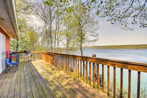 Deck | Single-Story Home