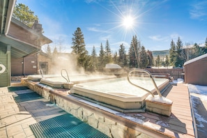 Mountainside Condos | Community Hot Tubs | Single-Story Unit | 1st-Floor Condo