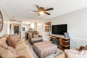 Living Room | Smart TV | Central A/C & Heating | Free WiFi