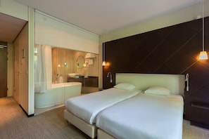 Comfortable Unit with Two Twin size beds