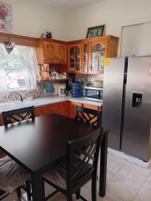 full kitchen with all amenity