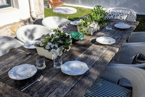 Outdoor dining