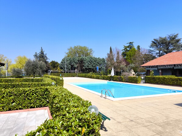 Swimming pool