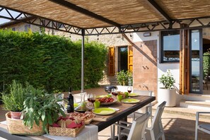 Balcony / Terrace / Patio, Building Exterior, Outdoor