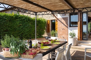Balcony / Terrace / Patio, Building Exterior, Outdoor