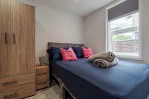 Bedroom 1:
Features:
-1 x Double Bed
-Wardrobe Space