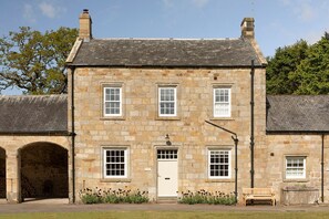 Hall Cottage - attractive front aspect