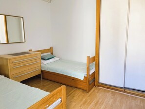twin bedroom