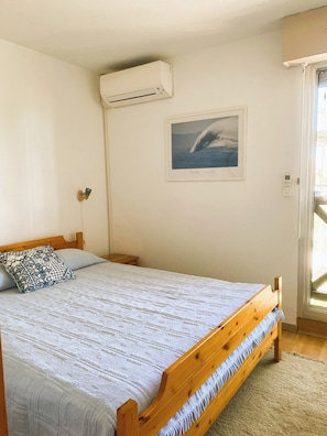 master bedroom with queen bed