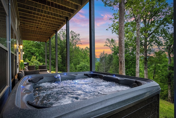 Bañera de hidromasaje al aire libre