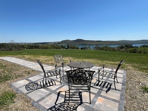 New stone patio with firetable and VIEWS!