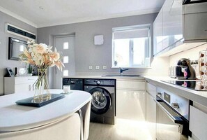 Kitchen / Dinning area