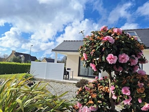 vue de la maison, jardin, terrasse