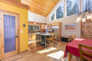 Kitchen, Island, Dining