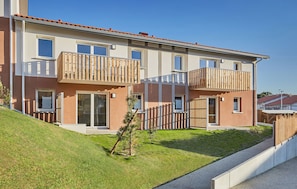 Welcome to Mimizan, a popular seaside resort in the Landes region, ideal for holidays with family or friends.