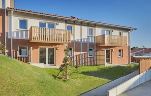 Welcome to Mimizan, a popular seaside resort in the Landes region, ideal for holidays with family or friends.