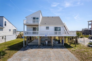 Parking | Carport (2 Vehicles) | Driveway (6 Vehicles)