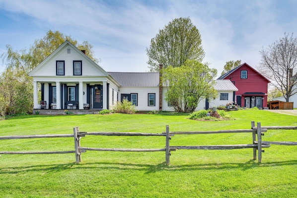 Irasburg Vacation Rental | 6BR | 3BA | 2 Steps Required | 3,100 Sq Ft