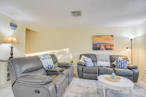 Living Room | Central A/C & Heating | Free WiFi | Smart TV | 1st Floor