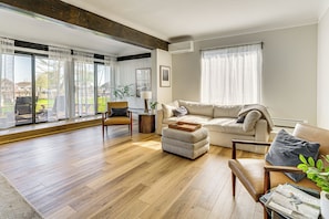 Living Room | Free WiFi | TV