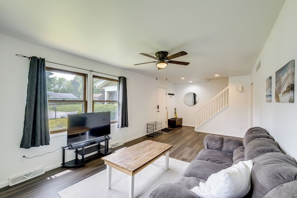 Ashland Vacation Rental | 1BR | 1.5BA | 1,200 Sq Ft | 3 Steps to Enter
