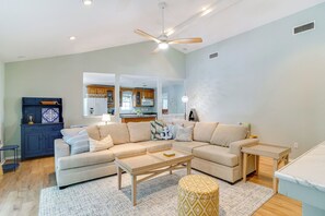 Living Room | Smart TV | Free WiFi | Board Games & Books