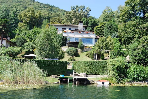 Waterfront villa at Lago di Monate