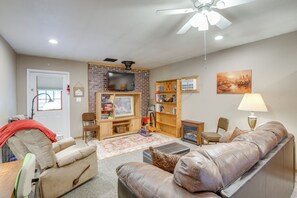 Living Area | Central Heating & A/C | Wall A/C Unit | Free WiFi