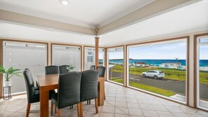 Dinging area - open plan 