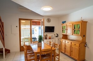 Air-conditioned living room with fitted kitchen