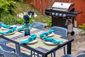 Outdoor area with bbq grill