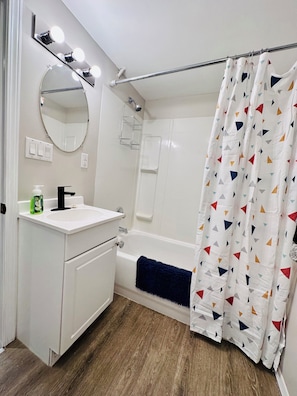 Well-appointed full bathroom.
