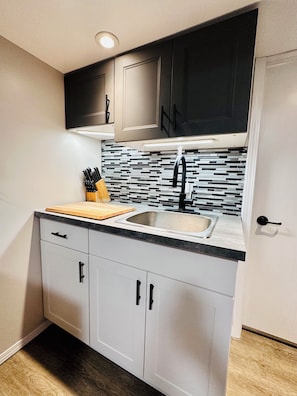 Modern and simple kitchen.