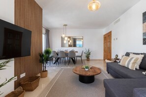 Communal lounge/ TV room