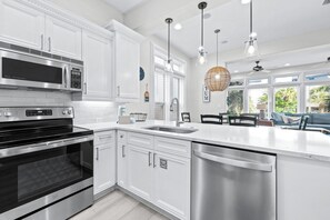 Gourmet Kitchen - Bar Seating