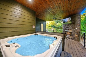 Indoor spa tub