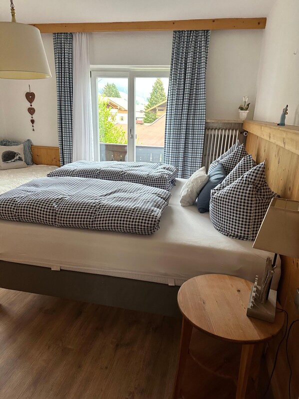 2-Raum-Ferienwohnung Obergeschoss-Schlafzimmer - 1. OG