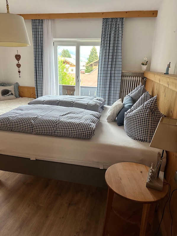 2-Raum-Ferienwohnung Obergeschoss-Schlafzimmer - 1. OG