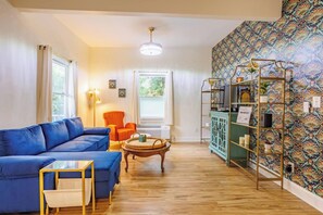 Living room also has a ceiling fan inside the upper light fixture (the fan blades come out when turned on, called a "fandelier"). 