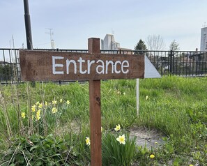 Entrance guide board