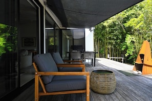 On the open terrace, you can forget about the hustle and bustle and feel one with nature.