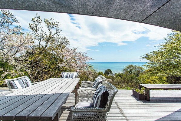Enjoy a slow, secluded space away from the hustle and bustle of nature and the vast ocean that stretches out before you.