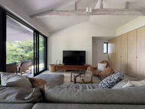 Here you can enjoy the luxury of reading a book, listening to music, watching a movie, or just doing nothing without being disturbed by anyone.