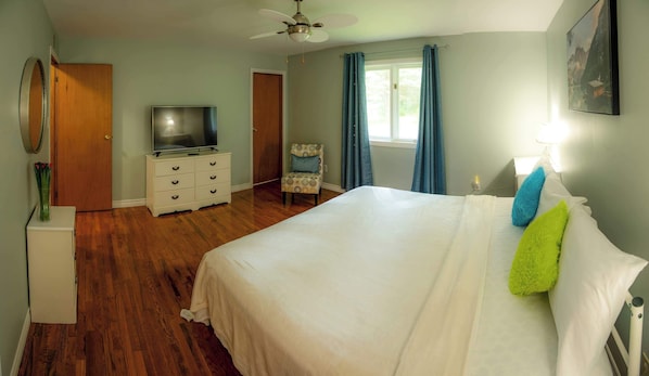 Upstairs King bed + TV in the master suite