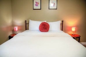 Upstairs Bedroom 3 - Queen