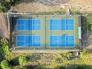 Looking for a little friendly competition or a fun way to stay active during your stay? Guests have access to our communal pickleball court. Perfect for players of all skill levels! (Kindly bring your own rackets and balls)