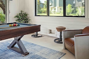 Game room with Pool table