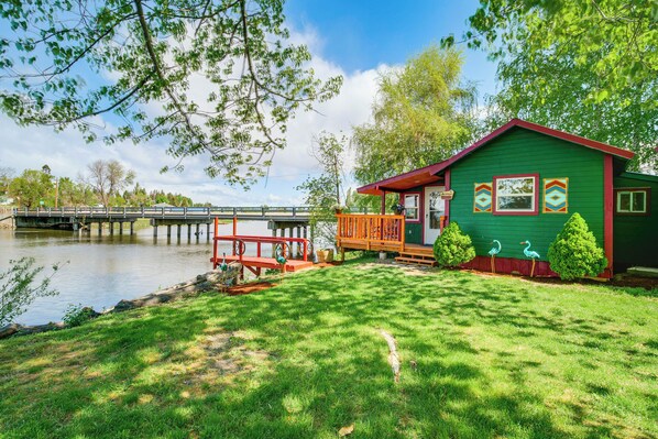 Chiloquin Vacation Rental | 1BR | 1BA | 350 Sq Ft | 3 Steps Required